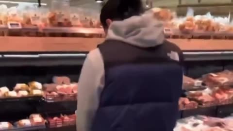 #France 🇫🇷| Muslim migrant urinates on pork in supermarket.