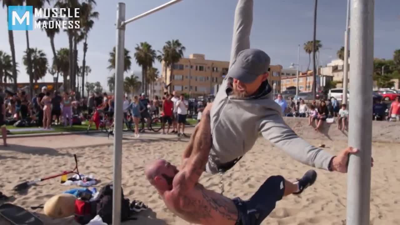 Prank Bodybuilder - Old Man Street Workout 👌