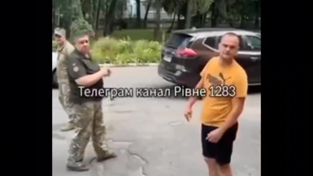 Ukrianian soldiers attempt to conscript man