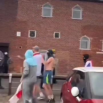 Clashes in England have been growing over the past few weeks between citizens, immigrants, police