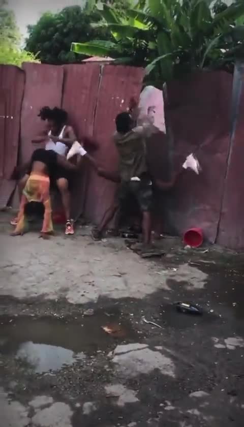 ΑΥΤΗ ΕΙΝΑΙ ΚΟΥΛΤΟΥΡΑ.ΔΕΙΤΕ Κ ΦΡΙΞΤΕ