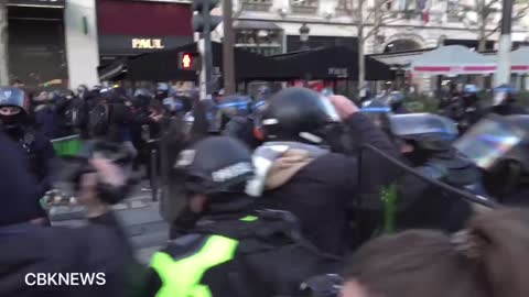 French Police BEATING the people protesting