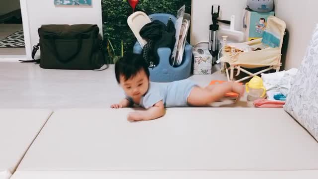 baby crawling fast