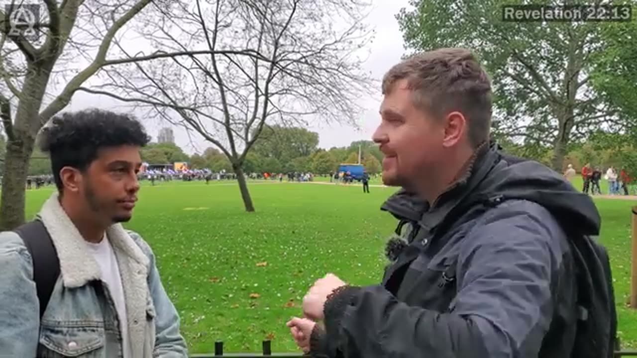 Speakers Corner - A Christian Is Asking Bob For Advice On How To Debate His Musl