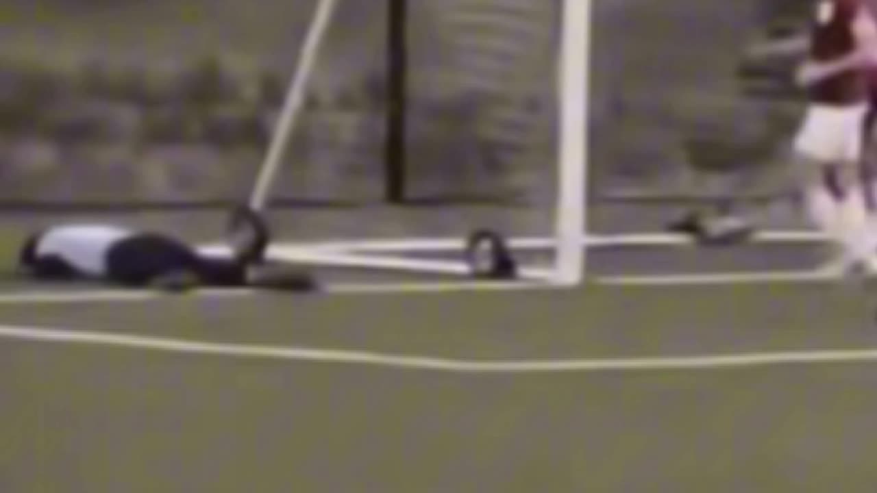 Shocking Tackle by player| Amazing tackle in Football/Soccer🤯