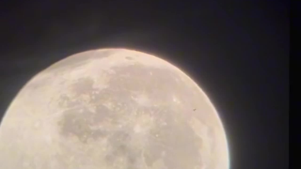 Woman catches air craft leaving moon!