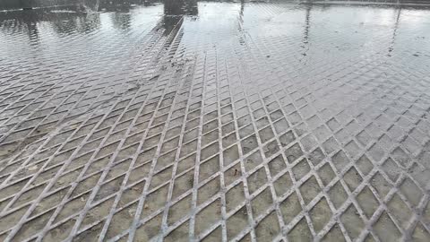The calm noise of the rain. Спокойный шум дождя.