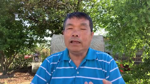 Danh hài Việt Nam Nguyễn Xuân Phúc làm khinh tế́.