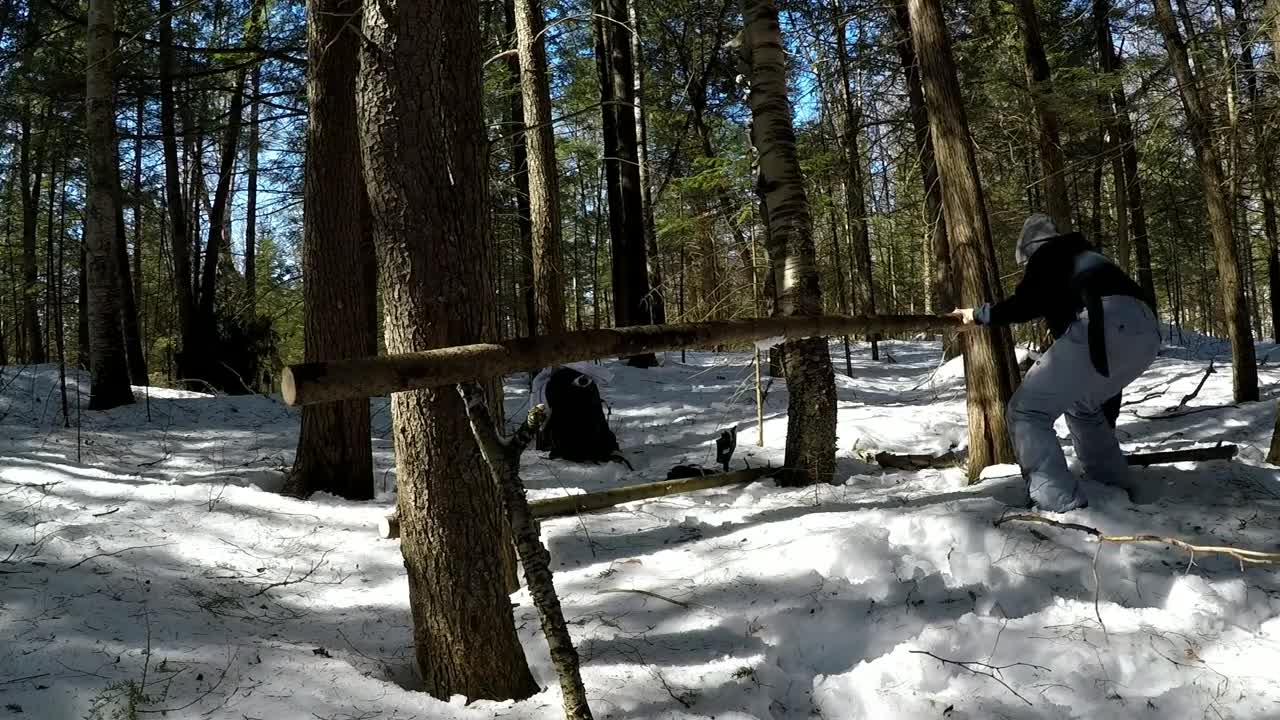 Solo Winter Bushcraft: Overnight in an Elevated Shelter-12