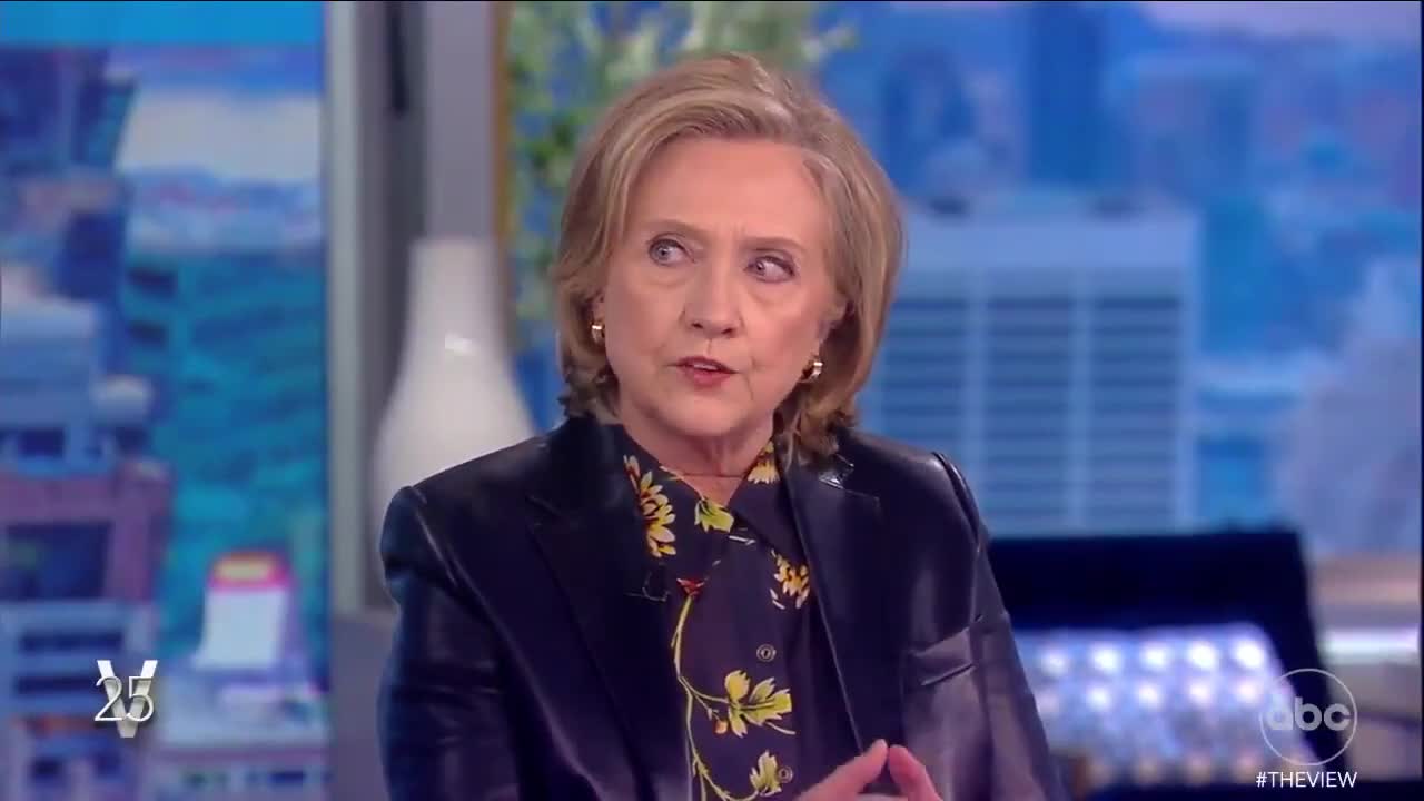 Hillary Clinton says that the US is in a constitutional crisis because of Trump.