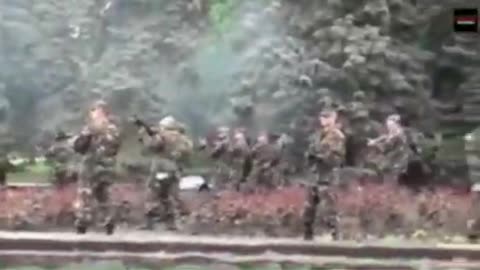 Obyvatelé Mariupolu proti praporu Azov v roce 2014