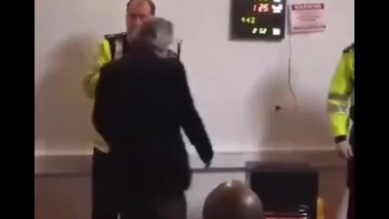 Gardai in illegal migrant centres trying recruiting illegals to work for them.