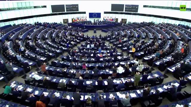 Il Parlamento europeo approva "un embargo totale" sulle importazioni energetiche russe. di imporre "un embargo totale immediato sulle importazioni russe di petrolio, carbone, combustibile nucleare e gas", secondo la dichiarazione