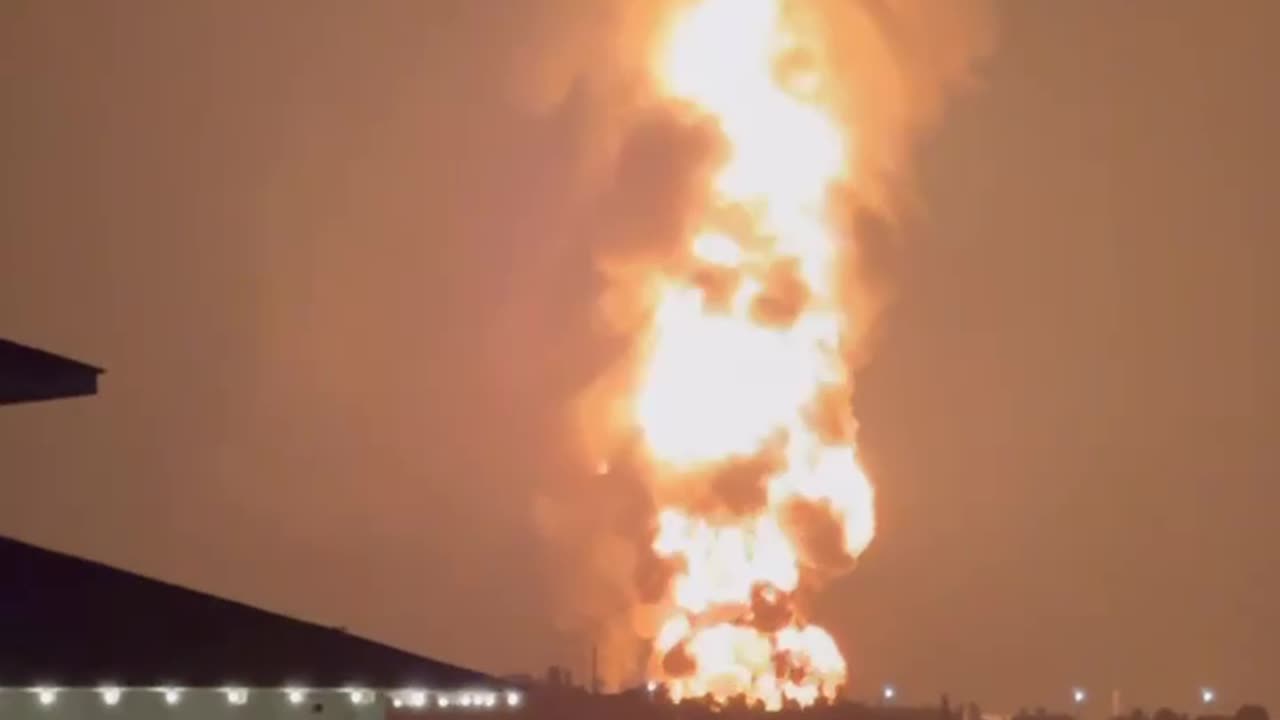 Enormous Fireball Reaches Far into the Skies Over Crimea