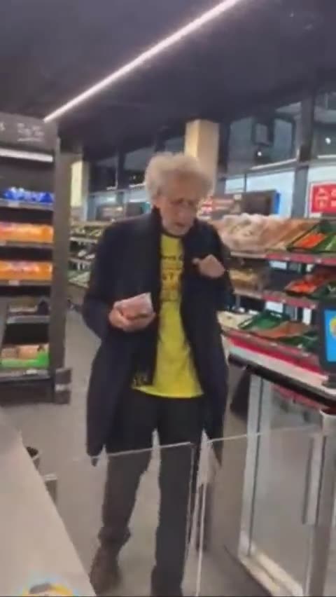 Aldi doesn't want cash and Whole Foods is pushing the palm payment method.