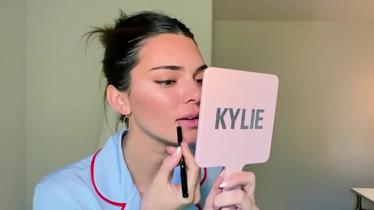 Kendall Jenner's Acne Journey, Go-To Makeup and Best Family Advice _ Beauty Secrets
