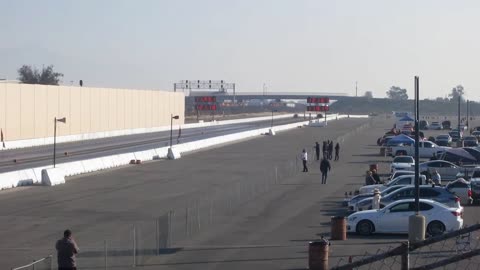 392 charger vs Porsche 911 Drag race