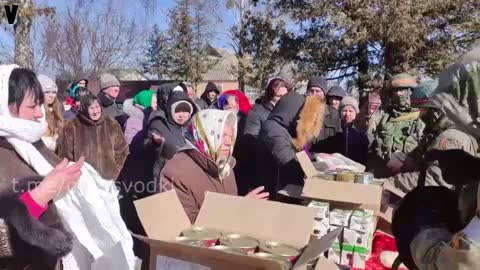 Během distribuce humanitární pomoci v oblasti Kyjeva bylo rozděleno více než 300 dávek.