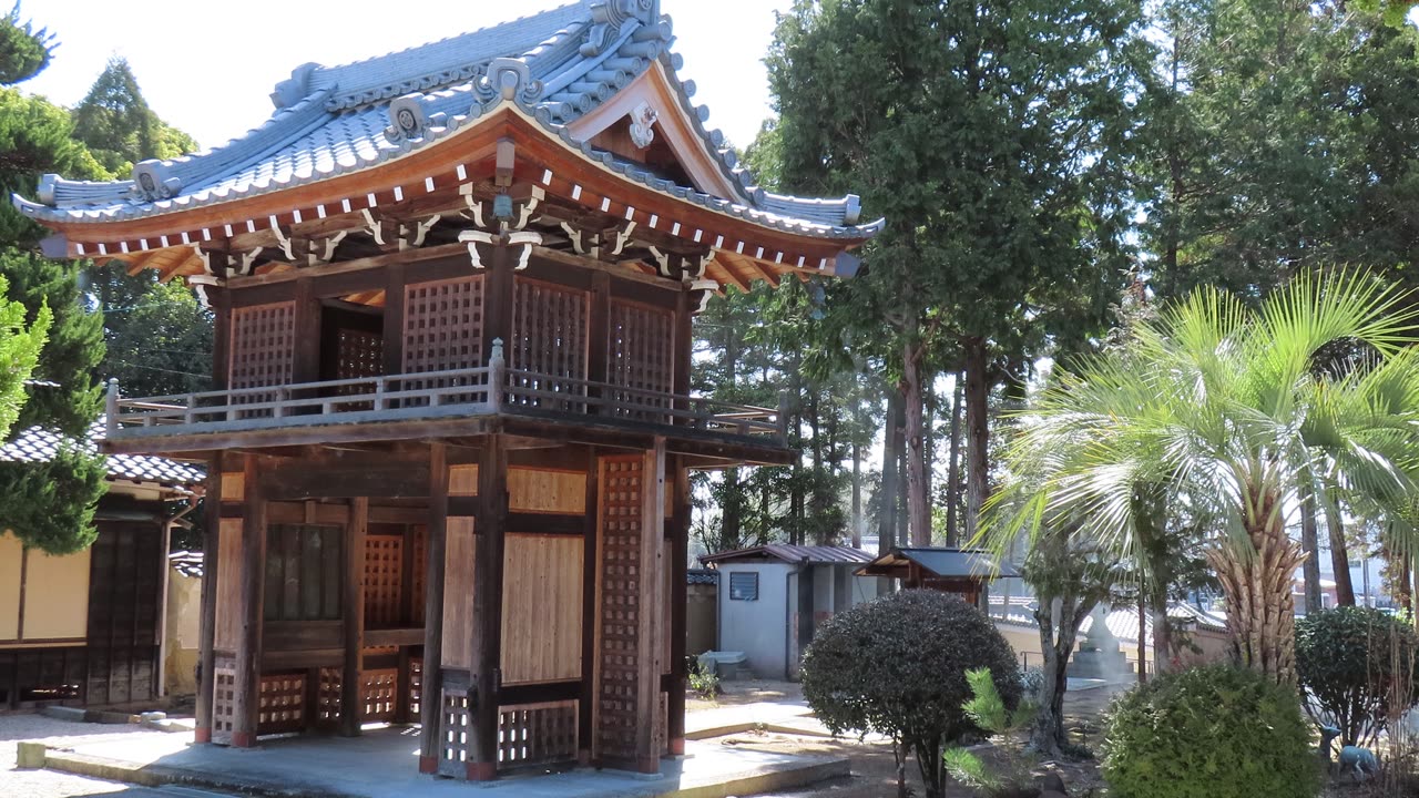 4K Walk Around a Japanese Temple