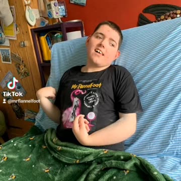 Drue wearing our Mr FlannelFoot t-shirt 💗