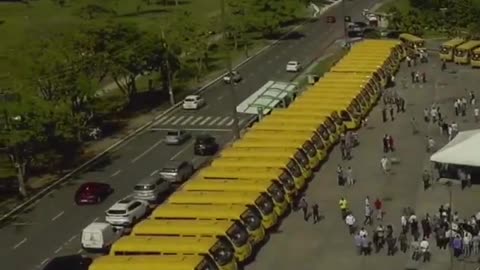 Bolsonaro entrega frota de ônibus, mas governador petista disse que foi ele