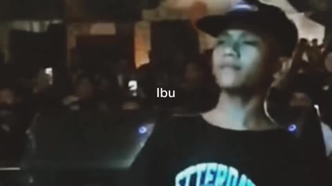 Menghayati banget lagu nya