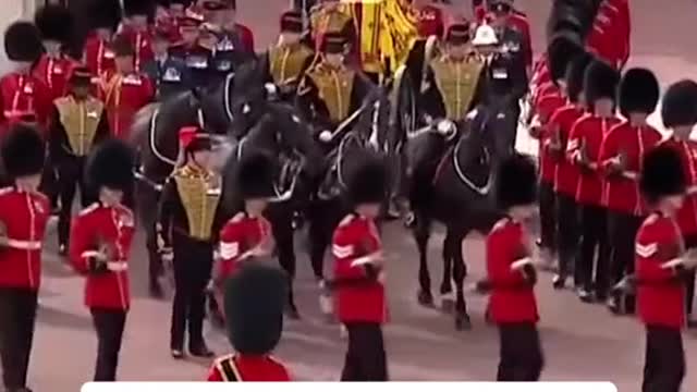 Queen Elizabeth leaves Buckingham Palace for the final time