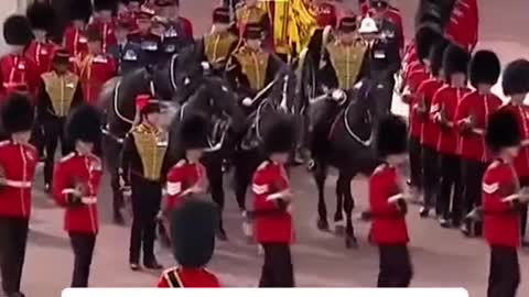 Queen Elizabeth leaves Buckingham Palace for the final time