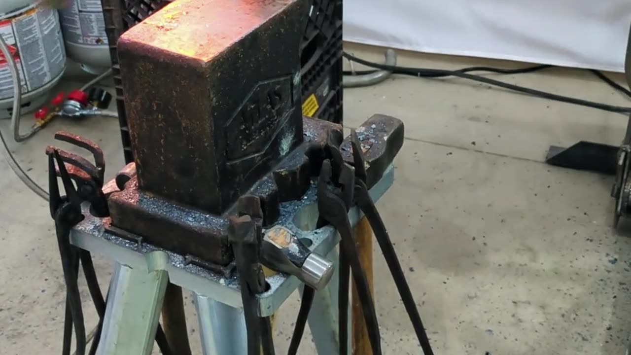 Forging a 6 link chain and hook