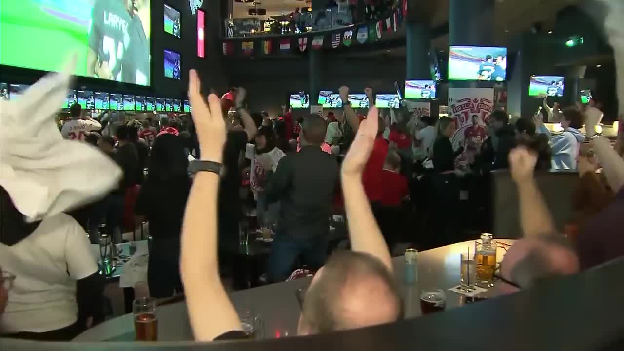 The moment fans go crazy after historic Canadian goal