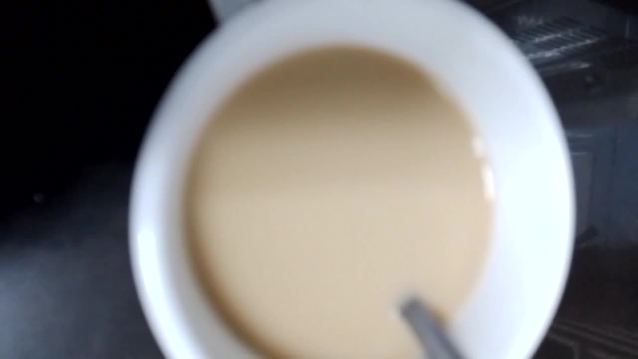 Mix the coffee to open your eyes