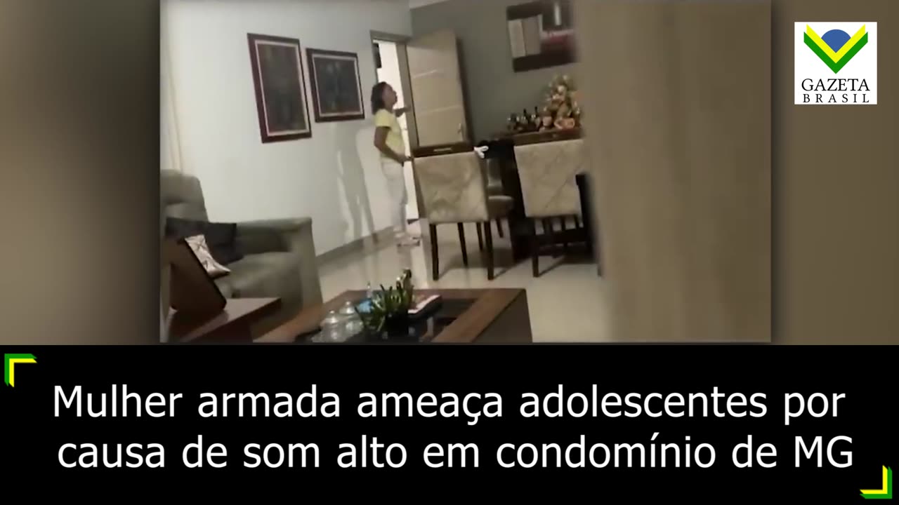 MG: Irritada com som alto, mulher armada ameaça adolescentes em condomínio