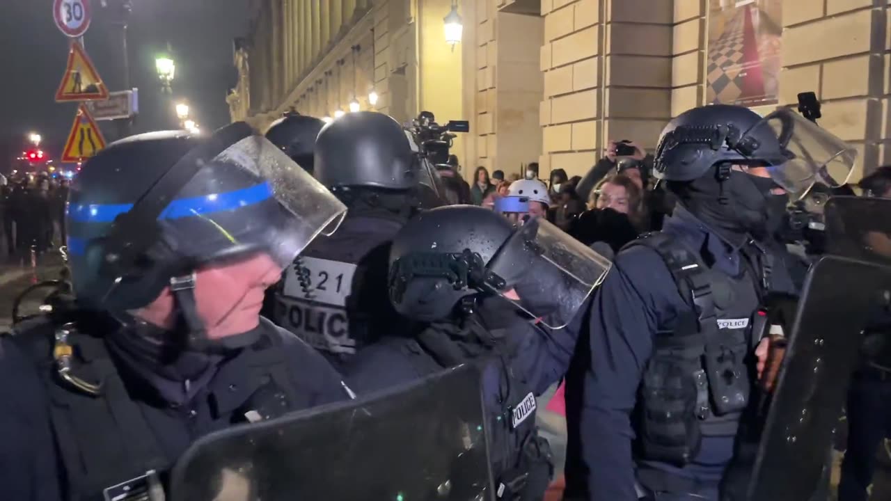 Town hall set on fire by protesters in Lyon, France, Protesters and Police clash in Paris.