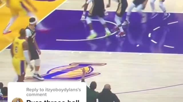 Anthony Davis misses layup in the final two minutes with the Los Angeles Lakers