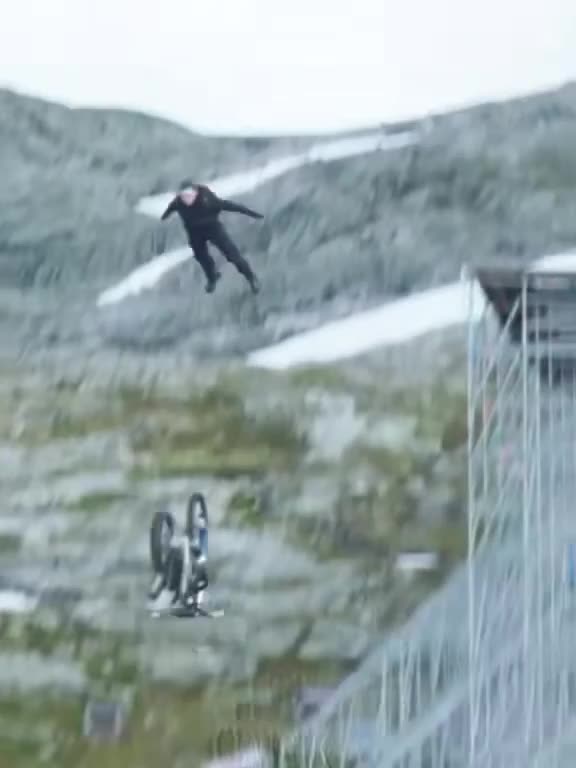 How Tom Cruise did The biggest stunt in Film History!!