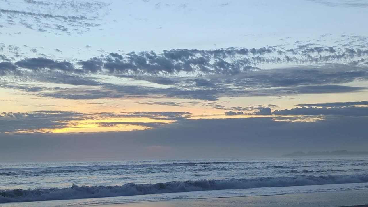 Grey Clouds, Tranquil Waves and #chillbeach vibes (with narration)