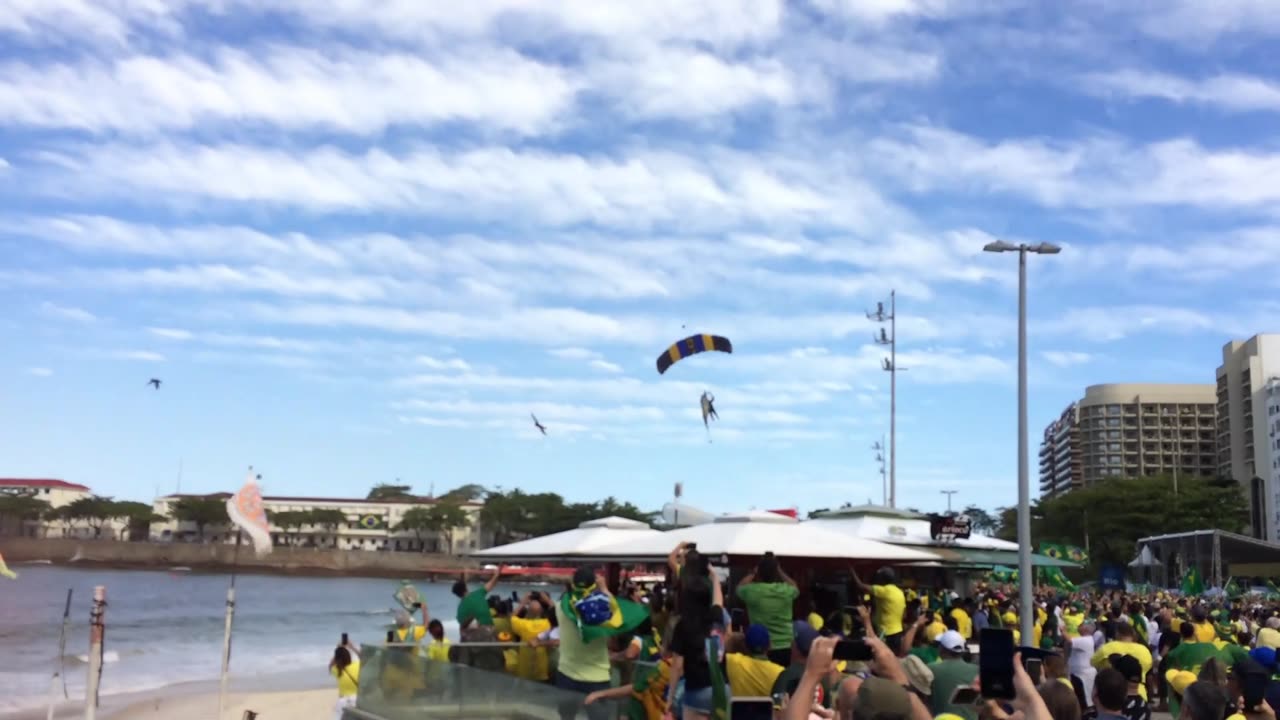 Bicentenário da Independência - Paraquedistas em Copacabana