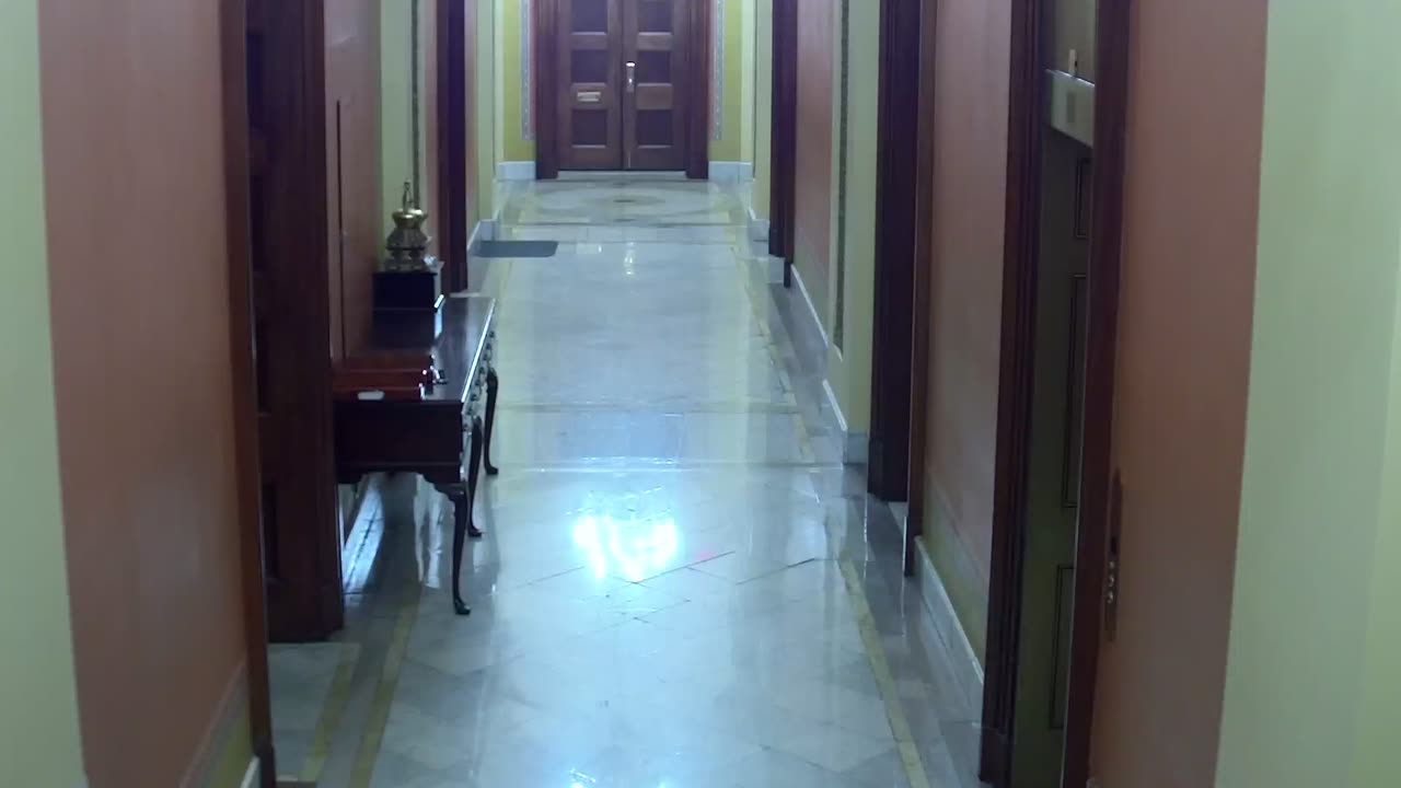 0263USCH02H227Hallway_2021-01-06_02h20min01s117ms.mp4