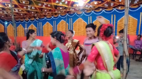 New video wading dance