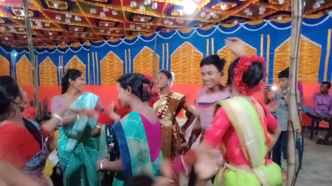 New video wading dance