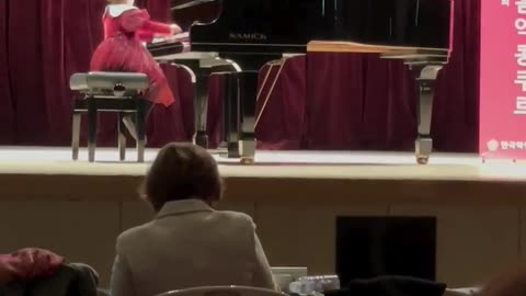 Little Girl Play Piano very beautiful 😍😍