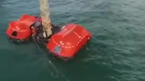 EVACUATION SYSTEM ON AN OFFSHORE OIL RIG VISUALIZED