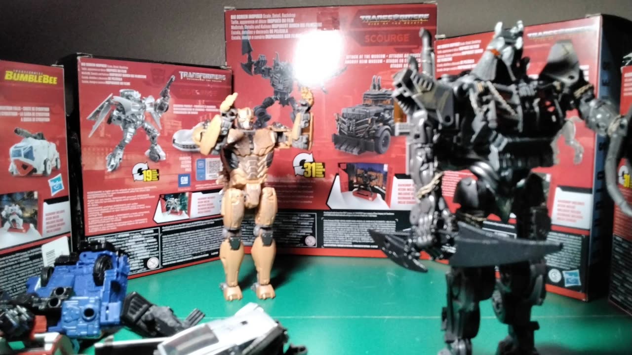 Scourge versus Ratchet Ironhide Mirage crosshairs and cheetor