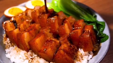 Braised pork on rice😋