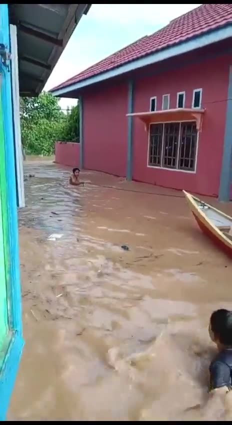 Massive floods due extreme rains in the Malinau district of Kalimantan province, Indonesia