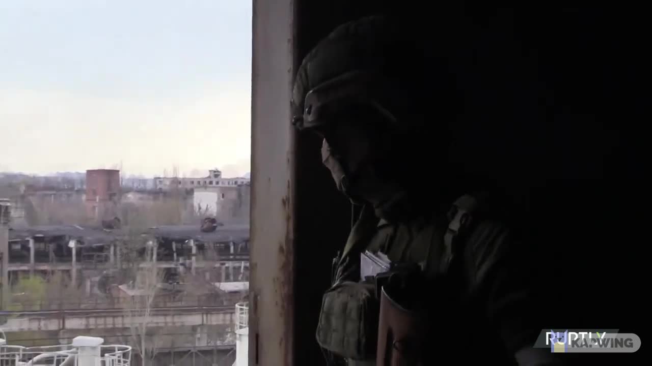 DPR soldiers is taking over the factory of Azov steel in Mariopul