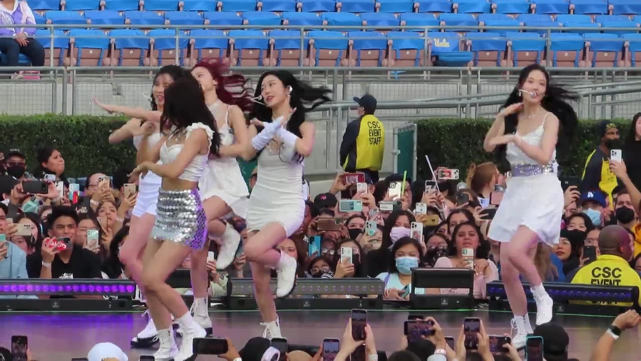 [Fancam] Momoland 모모랜드 Wrap Me in Plastic at Kamp Los Angeles Day 2.