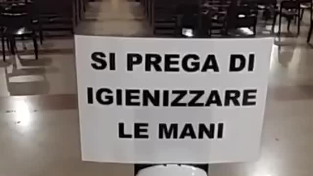 Una volta in Chiesa si pregava Dio oggi invece di indossare la mascherina e igienizzare le mani