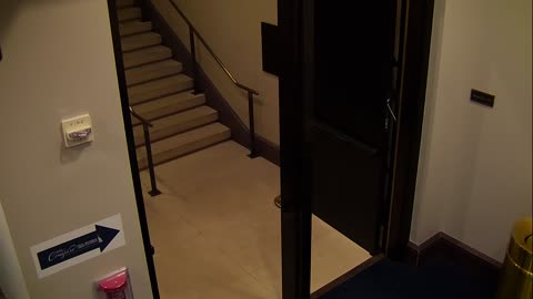7048CVCLLHVC200Corridor_2021-01-05_01h00min00s233ms.mp4