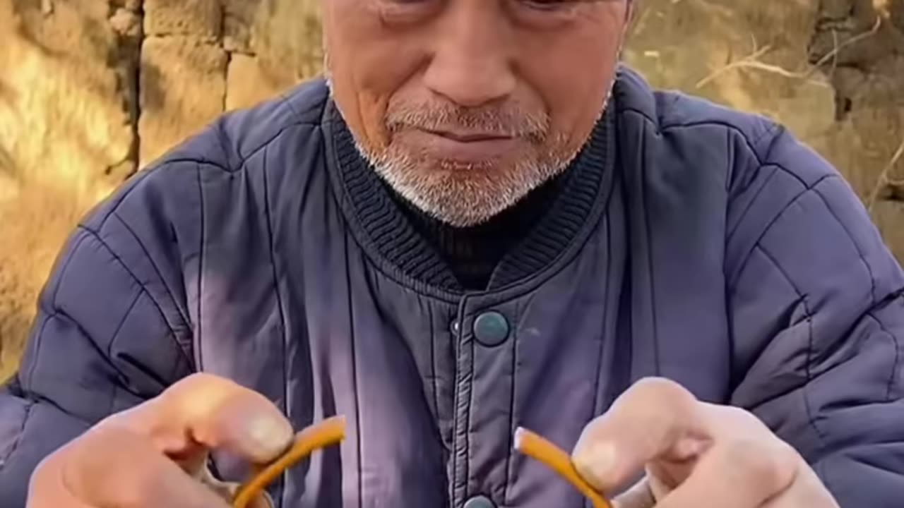 A old man try to make gun 😲😲